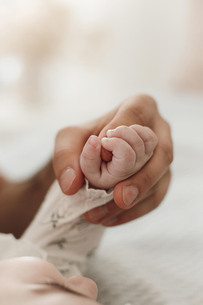main de bébé